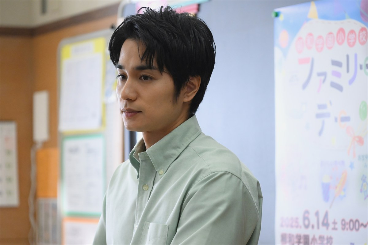 『フェイクマミー』第4話 “茉海恵”川栄李奈、“薫”波瑠の妹として学校のファミリーデーに参加