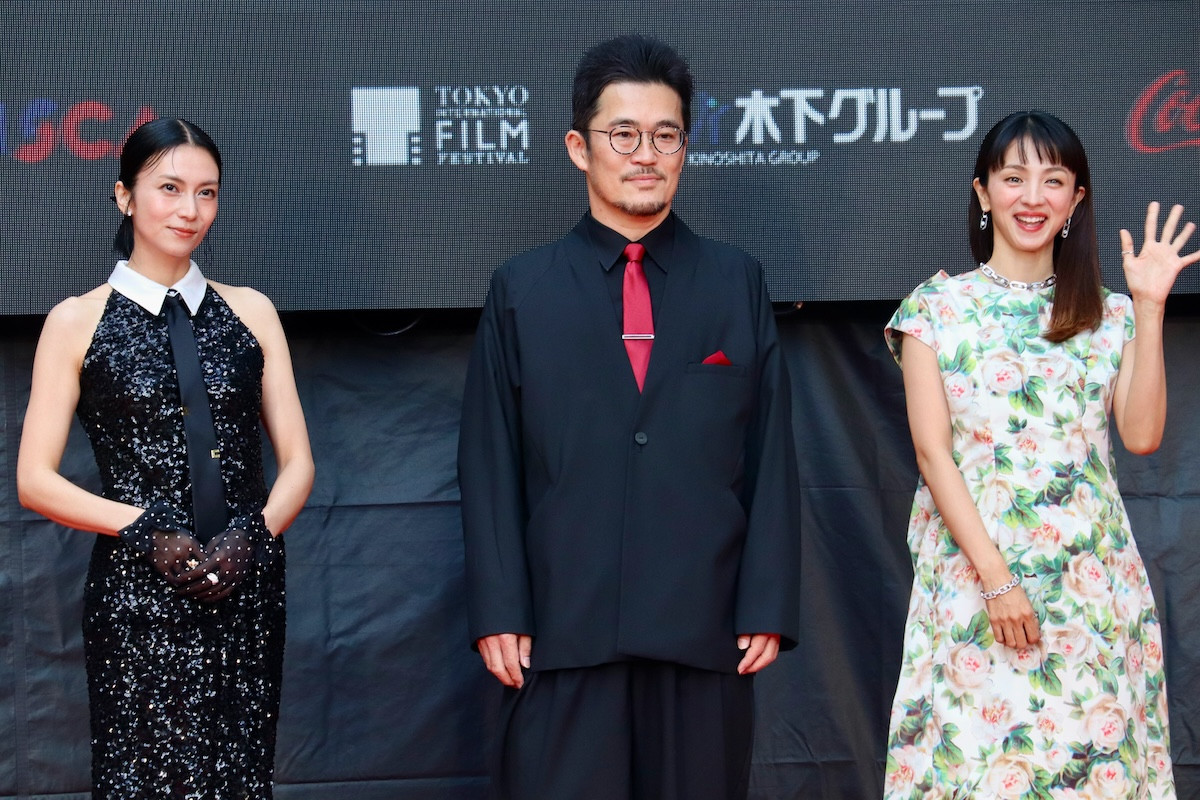 満島ひかり、花柄ドレス×輝く笑顔で会場を魅了<第38回東京国際映画祭>