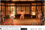 サブリナ・カーペンター、ミニ柔道着でパフォーマンス　※「Saturday Night Live」YouTubeのスクリーンショット