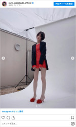 『若月佑美デビュー15周年記念カレンダー2026』のオフショット ※「若月佑美」インスタグラム
