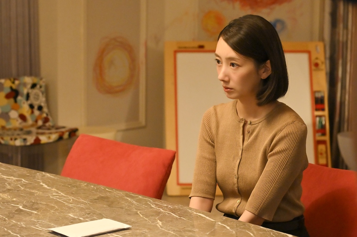 今夜スタート『フェイクマミー』波瑠＆川栄李奈が禁断の“ニセママ契約”を結ぶ主人公に