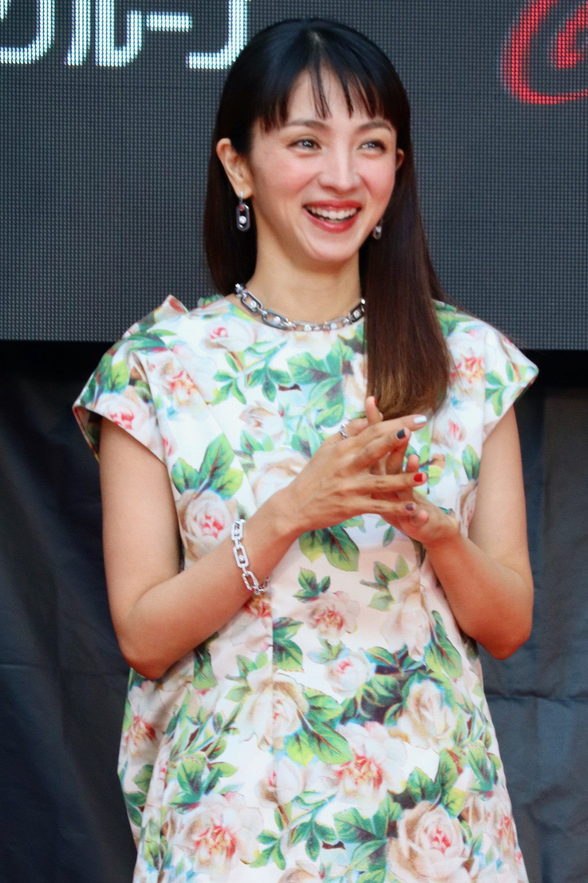 満島ひかり、花柄ドレス×輝く笑顔で会場を魅了<第38回東京国際映画祭>