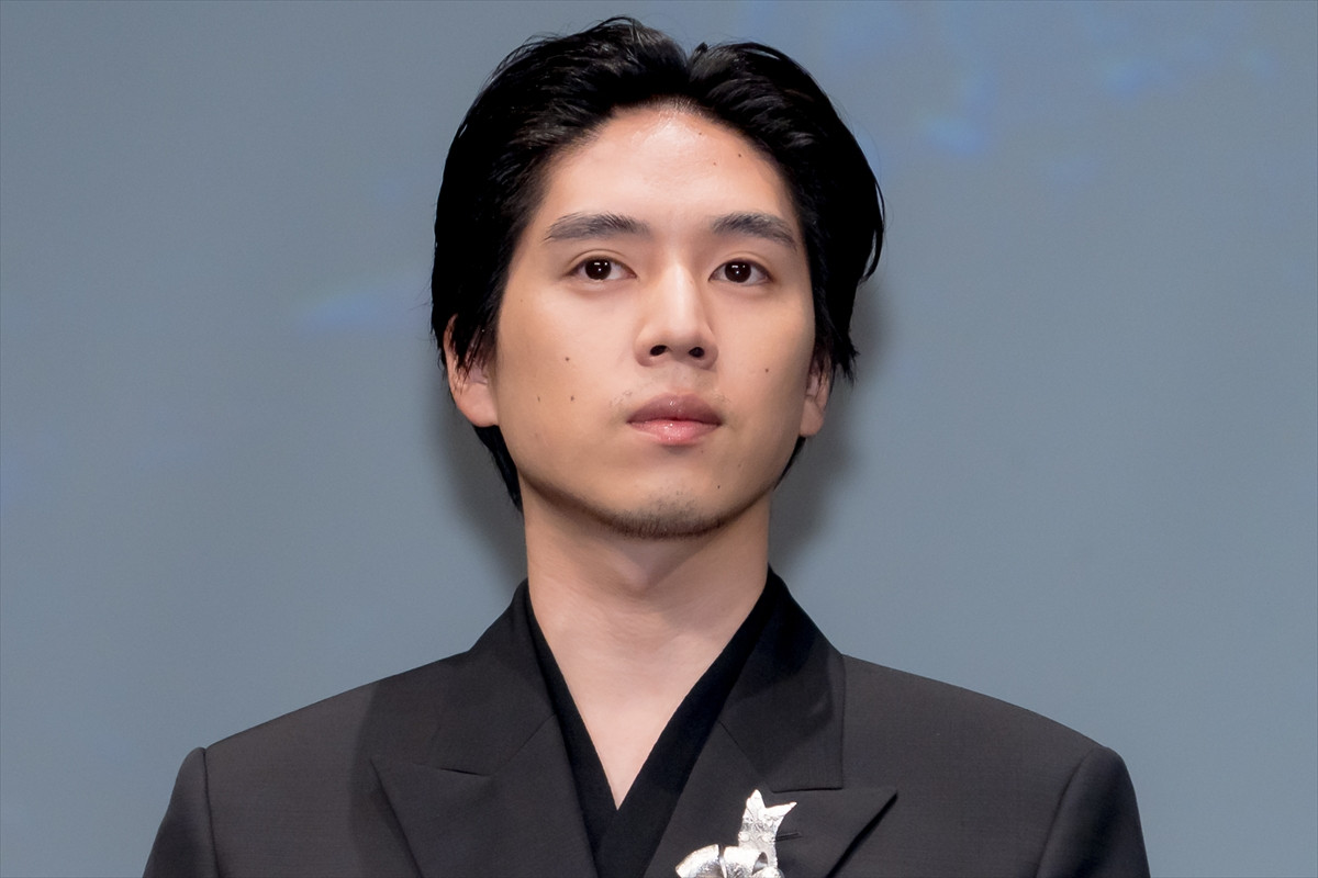 渡部篤郎、舞台挨拶で涙　佐藤二朗「いきなり泣き出すからびっくりしちゃった」