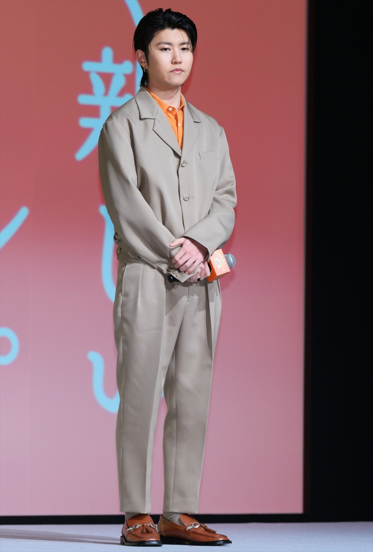 浜辺美波、酒類CM初出演に喜び　ビールの感想には鈴木亮平がいじり「シャンシャン!?」