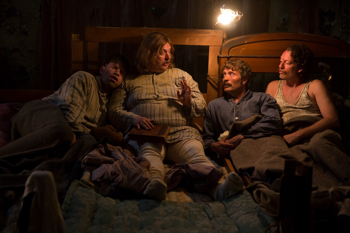 マッツ・ミケルセンの怪演光る！『メン＆チキン』日本初公開決定　予告＆場面写真公開