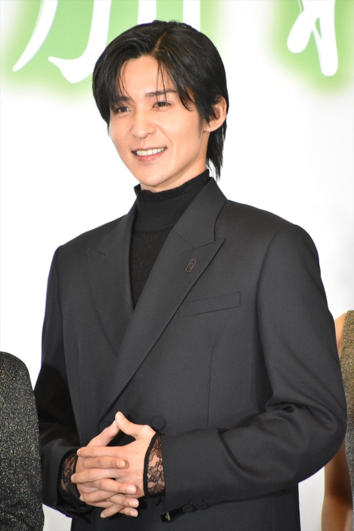 浜辺美波、目黒蓮の印象は「思っていた50倍以上は忙しそう」