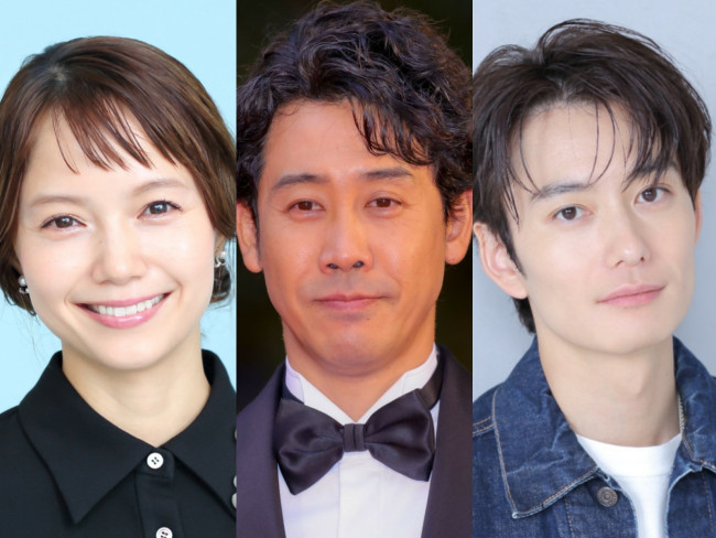 ドラマ『ちょっとだけエスパー』に出演中の（左から）宮崎あおい、大泉洋、岡田将生