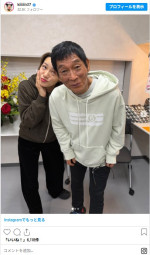 優しい！　顔の大きさを誤魔化すために前に出てくれるお笑い怪獣　※「金原早苗」インスタグラム