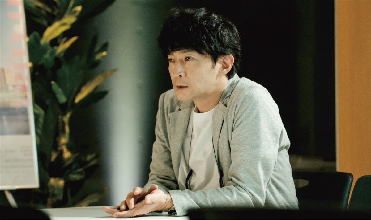 齊藤京子の輝くアイドル姿から不安抱えるスーツ姿も『恋愛裁判』場面写真16点一挙解禁