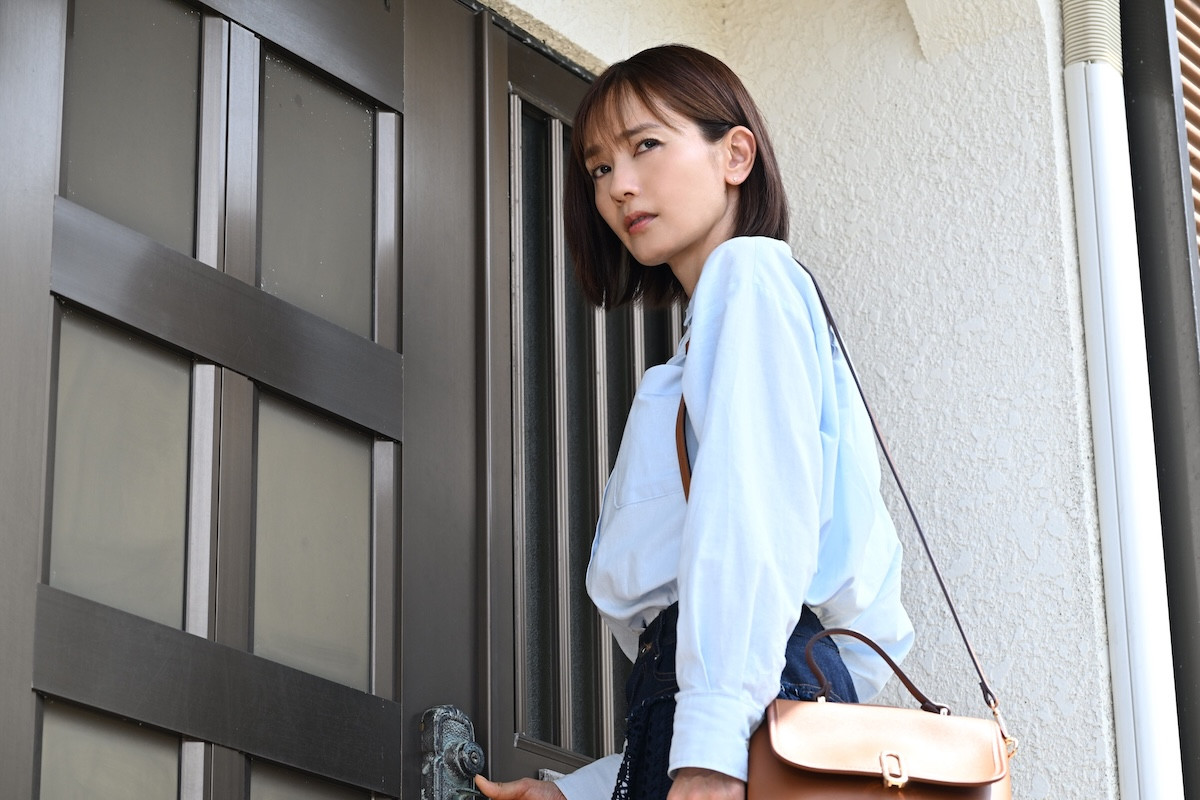 『終幕のロンド』第6話 “鳥飼”草なぎ剛＆“真琴”中村ゆり、“こはる”風吹ジュンの過去について衝撃の事実を知る