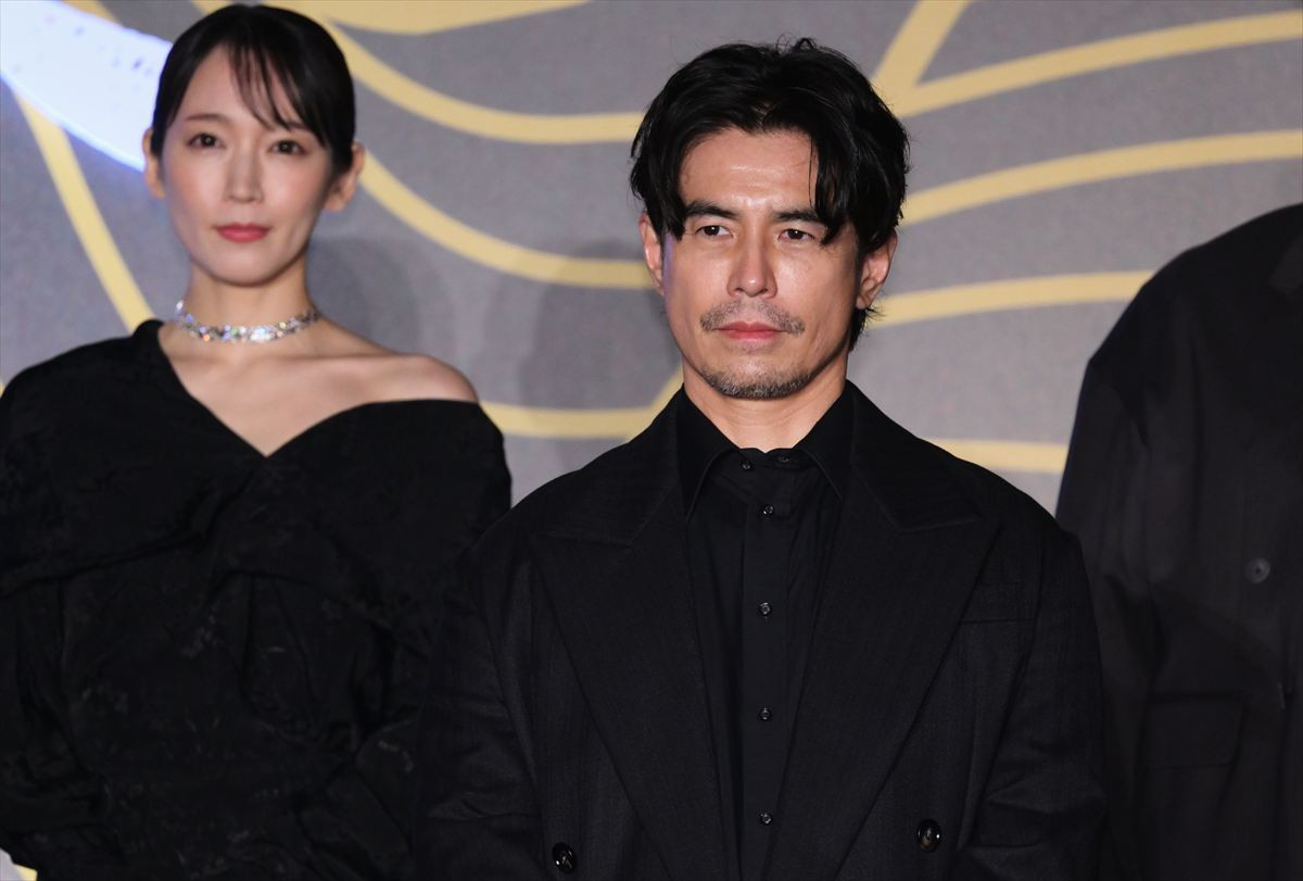 岡田准一、殺陣で怪我した直後にロケハン　鉄人ぶり明かされ照れ笑い