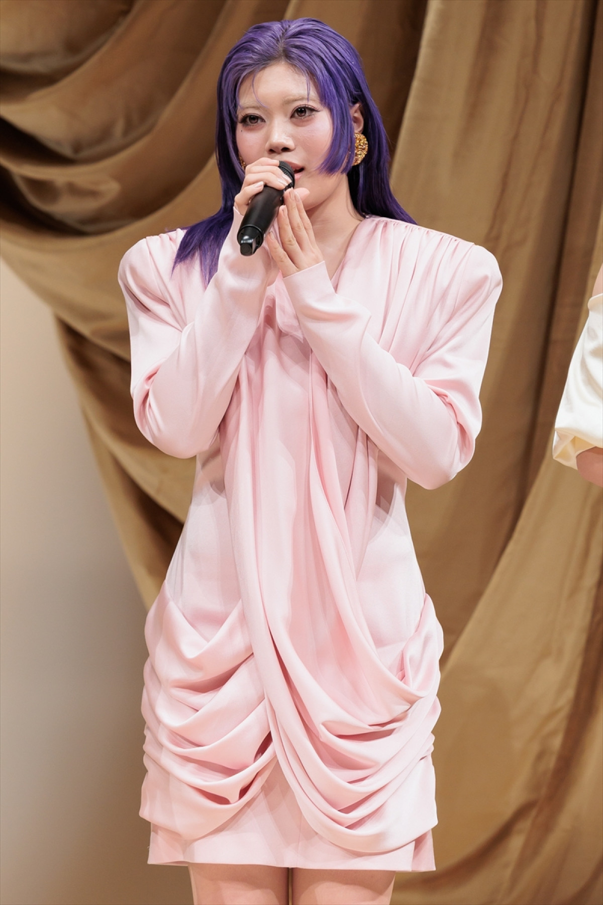 HANA、「VOGUE THE ONES TO WATCH 2025」受賞 2026年は「誰かの人生を救えるような存在に」