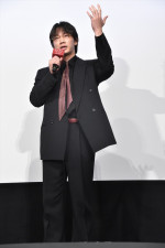 綾野剛、映画『星と月は天の穴』完成披露上映会に登場