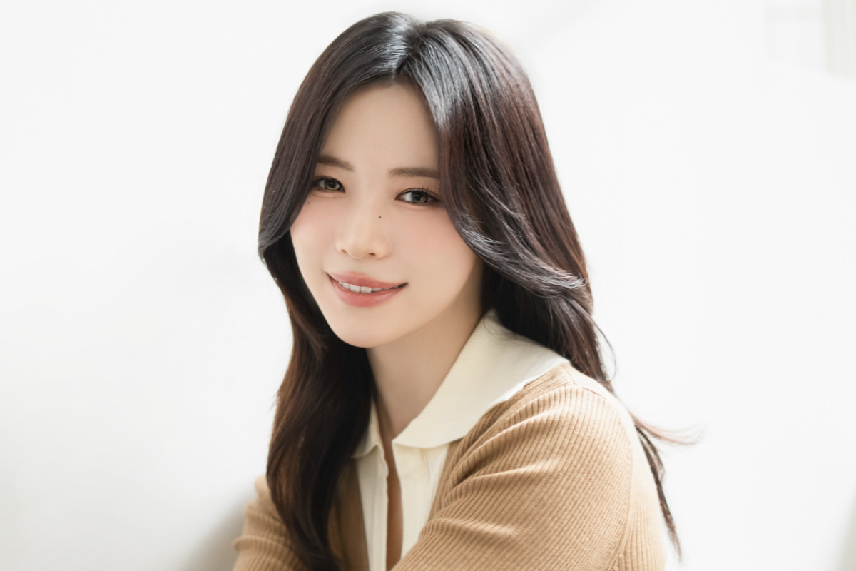 NiziU MAYA、デビューから現在を“色”で例えるなら？　ファンやメンバーとの出会いが「私を強くしてくれた」