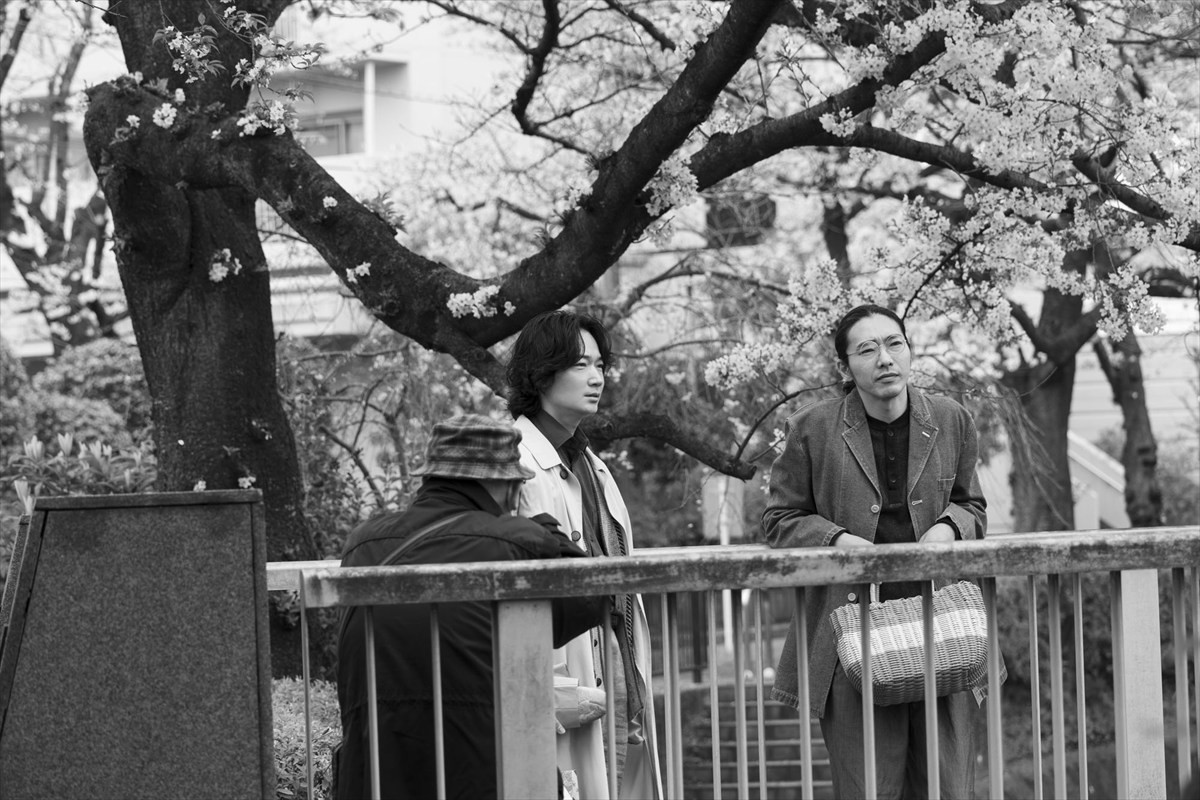 綾野剛主演『星と月は天の穴』、情熱と信頼関係で結ばれた“荒井組”の現場風景を収めたメイキング解禁