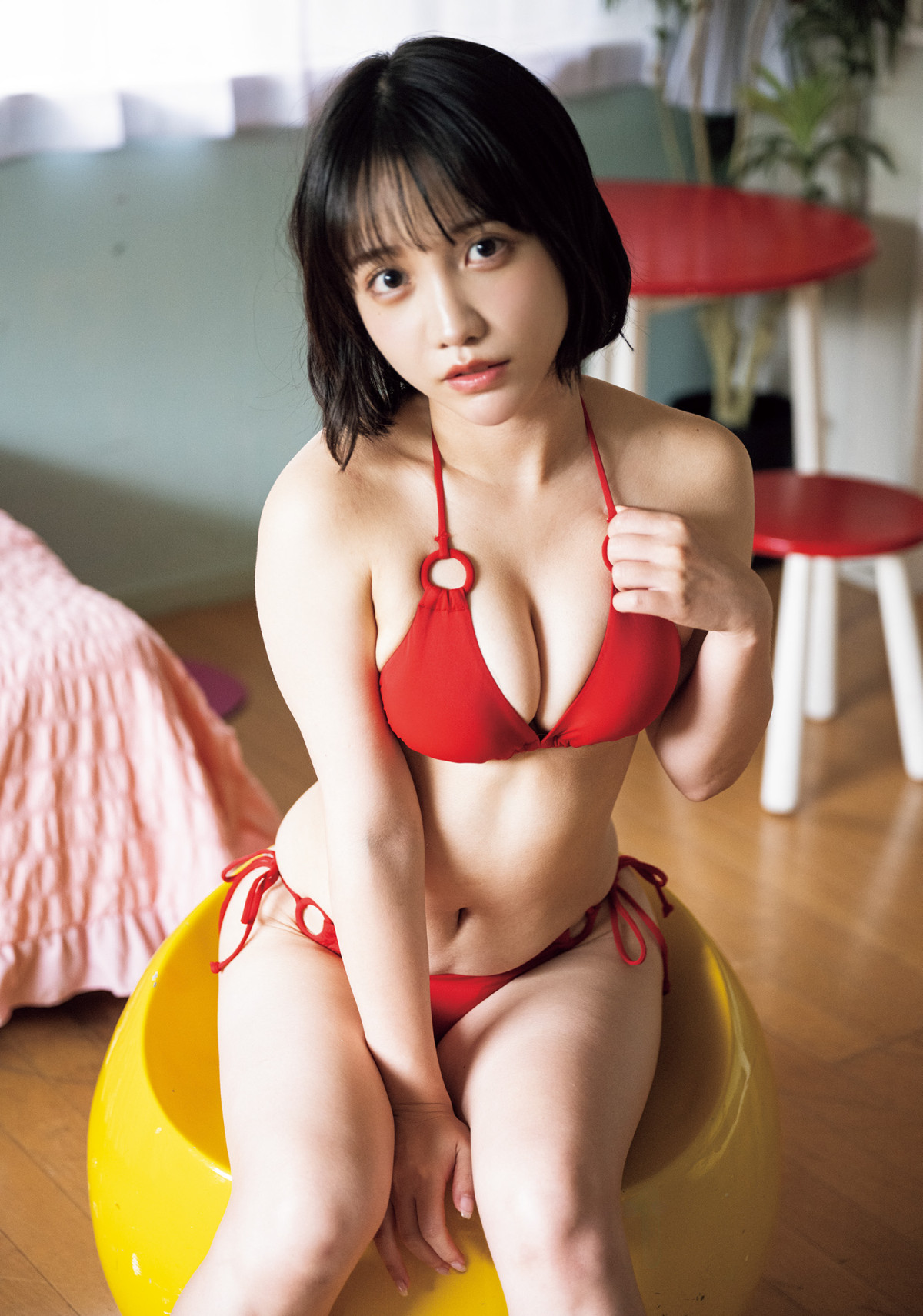 夏フェスで躍動した清純アイドル　海辺・露天風呂でスレンダーボディ魅せる！