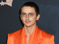 ティモシー・シャラメ、覆面ラッパー説に決着　恋人カイリー・ジェンナーを歌うリミックス曲でコラボ