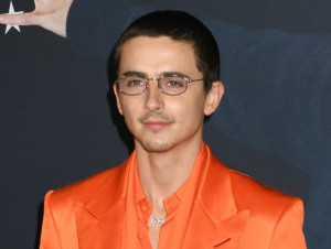 ティモシー・シャラメ、覆面ラッパー説に決着　恋人カイリー・ジェンナーを歌うリミックス曲でコラボ