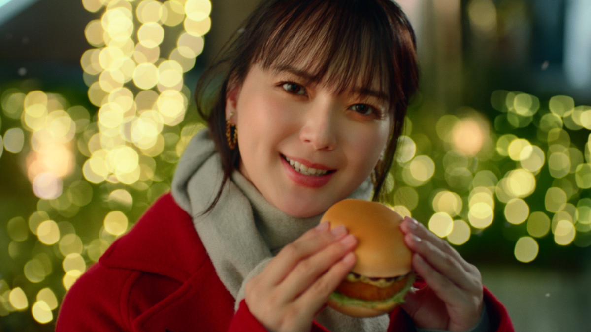 マクドナルド「グラコロ」に第2弾バーガー登場! 「トロ旨タルタル&デミグラコロ」に多部未華子が舌つづみ