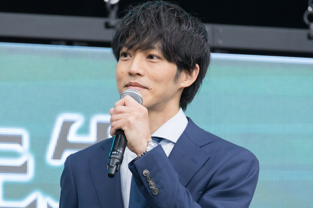 松坂桃李＆吉岡里帆、生徒役・奥平大兼の暴露に「見られてる（笑）」「恥ずかしい」