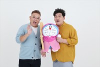 『映画ドラえもん のび太の絵世界物語』のゲスト声優を務めるサンドウィッチマン（左から）伊達みきお、富澤たけし