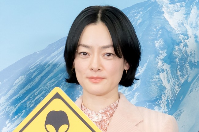 市川実日子、ドラマ『ホットスポット』制作発表会見に登場