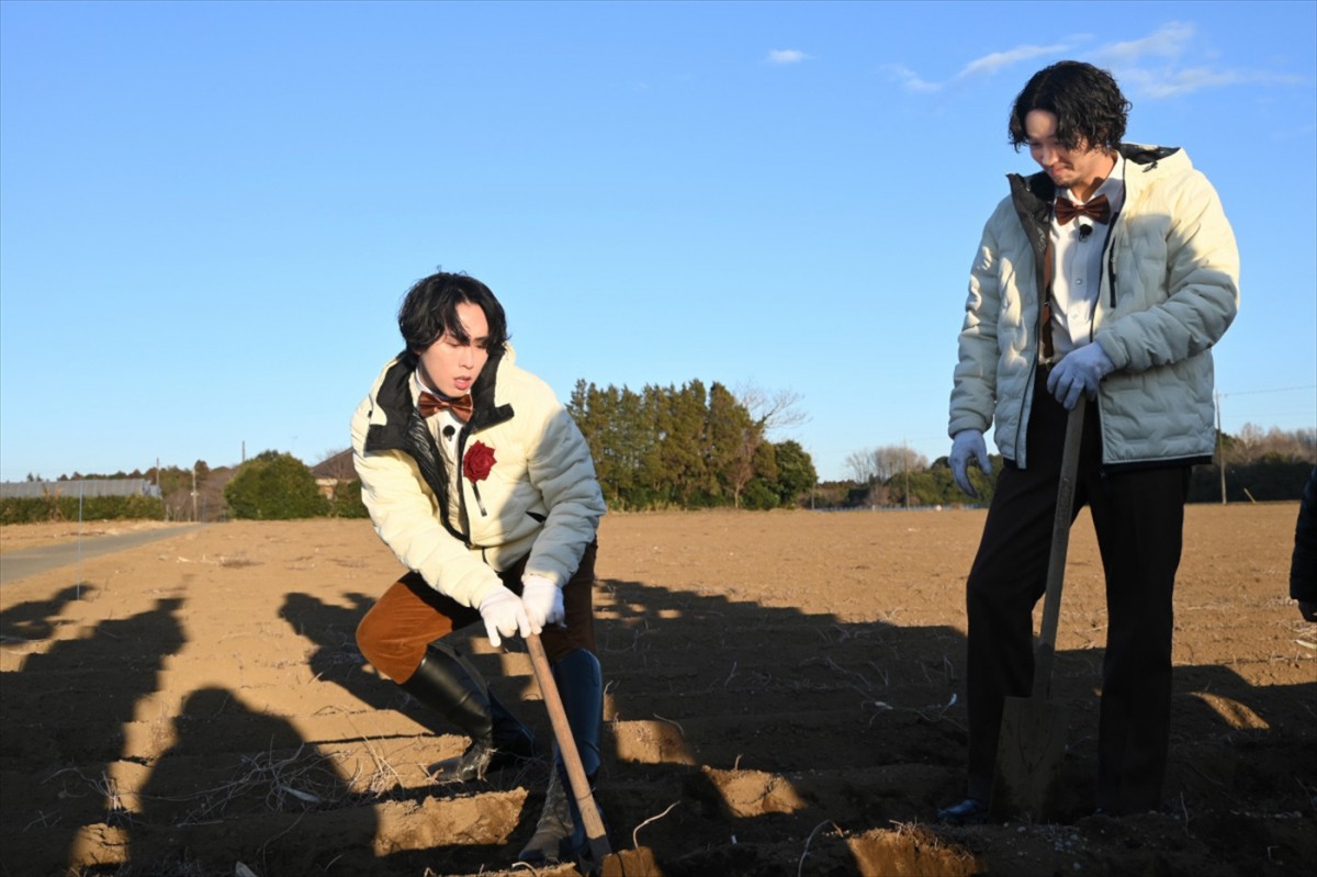 『黄金のワンスプーン！』Snow Man・宮舘涼太と磯村勇斗が芋掘り対決！　磯村が友人・深澤辰哉に料理を届ける