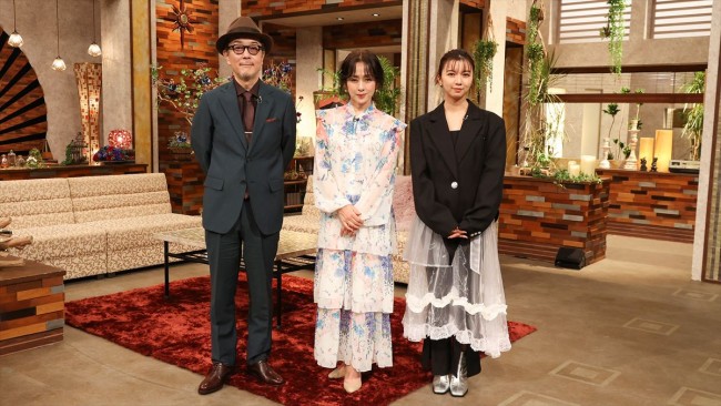 『The Covers 斉藤由貴 40周年SP〜松田聖子・薬師丸ひろ子を歌う〜』に出演する(左から)リリー・フランキー、斉藤由貴、上白石萌歌