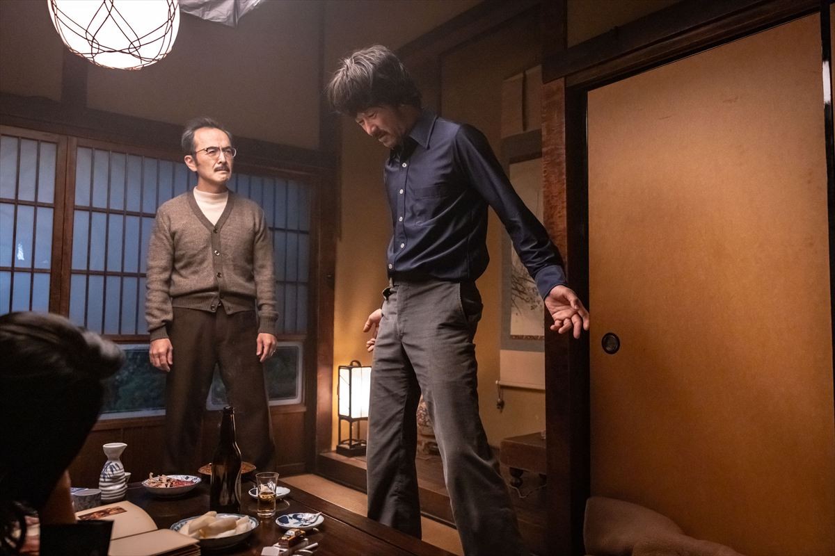 浅野忠信の魅力さく裂！　『レイブンズ』恋する・怒る・ダメ夫・孤独・尊い姿を切り取る本編映像公開
