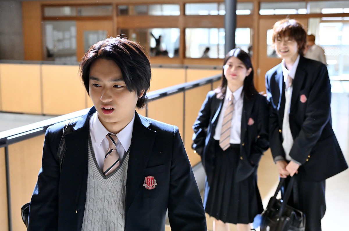 『御上先生』第2話　“御上”松坂桃李、“神崎”奥平大兼による不倫記事について生徒たちに討論させる