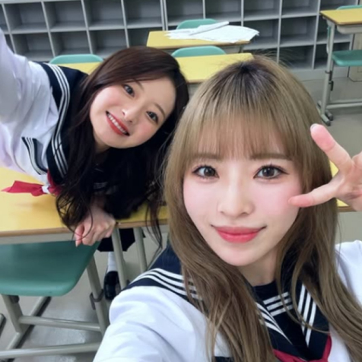 神谷明采、姉妹で制服姿を披露　※「神谷明采」インスタグラム