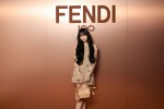 「フェンディ 2025‐26年秋冬ウィメンズ・メンズコレクション」に参加したTWICE・MINA