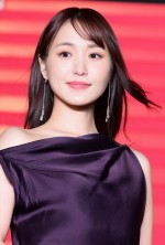菅井友香、映画『女神降臨』完成披露試写会に登場