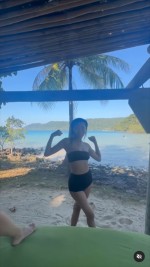 榮倉奈々、水着姿　※「榮倉奈々」インスタグラム