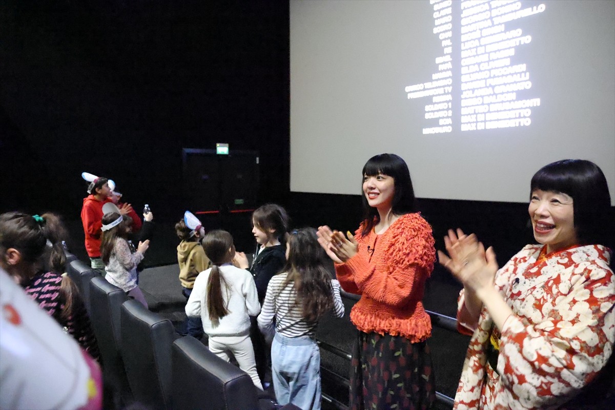 水田わさび＆あいみょん”仲良しコンビ”感激　『映画ドラえもん のび太の絵世界物語』、イタリアで初のワールドプレミア開催