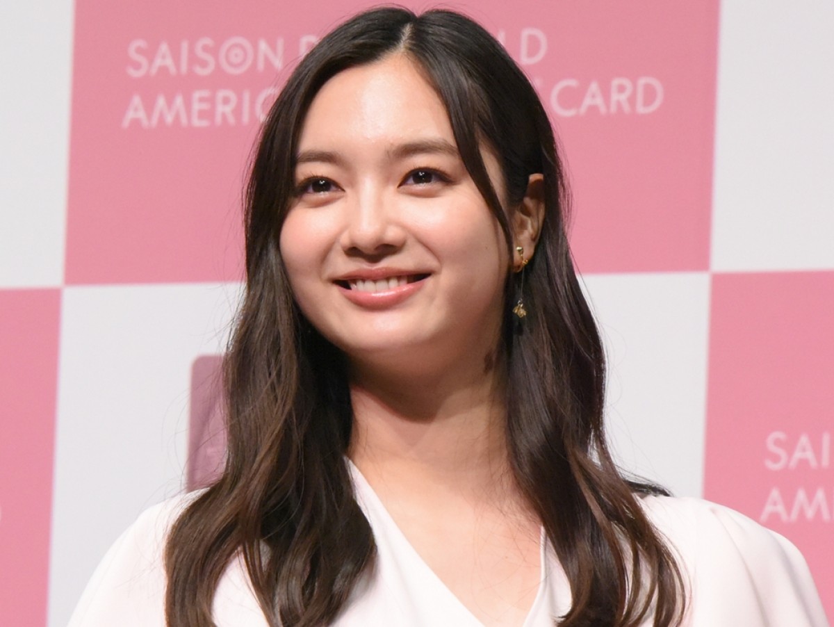 新川優愛(2020年撮影)