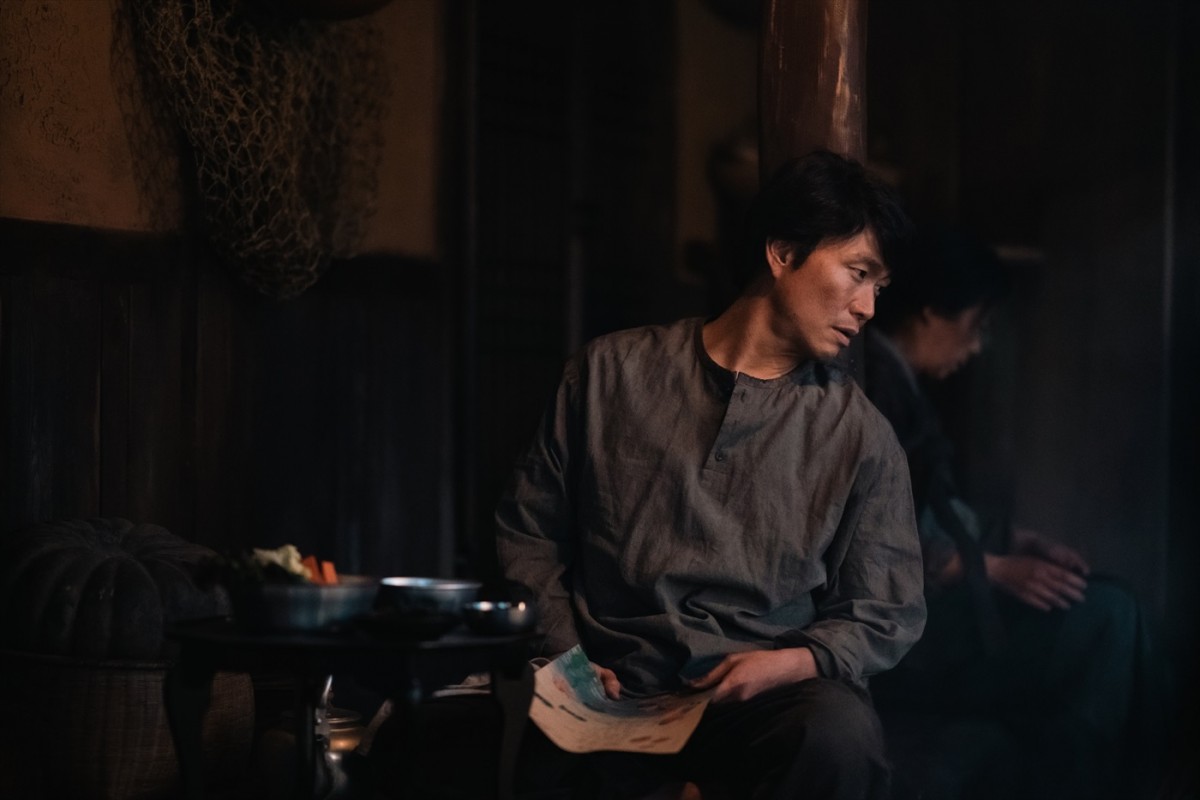 IU×パク・ボゴム初共演！　Netflixドラマ『おつかれさま』本予告＆場面写真解禁