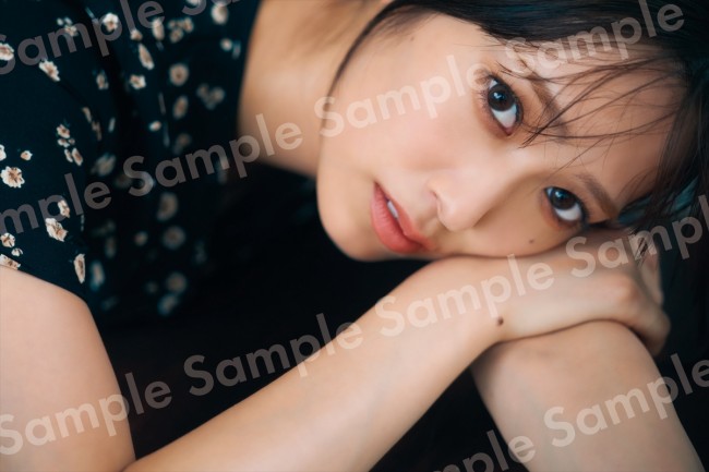 日向坂46・佐々木久美1st写真集『めくる日々』封入特典ポストカードビジュアル