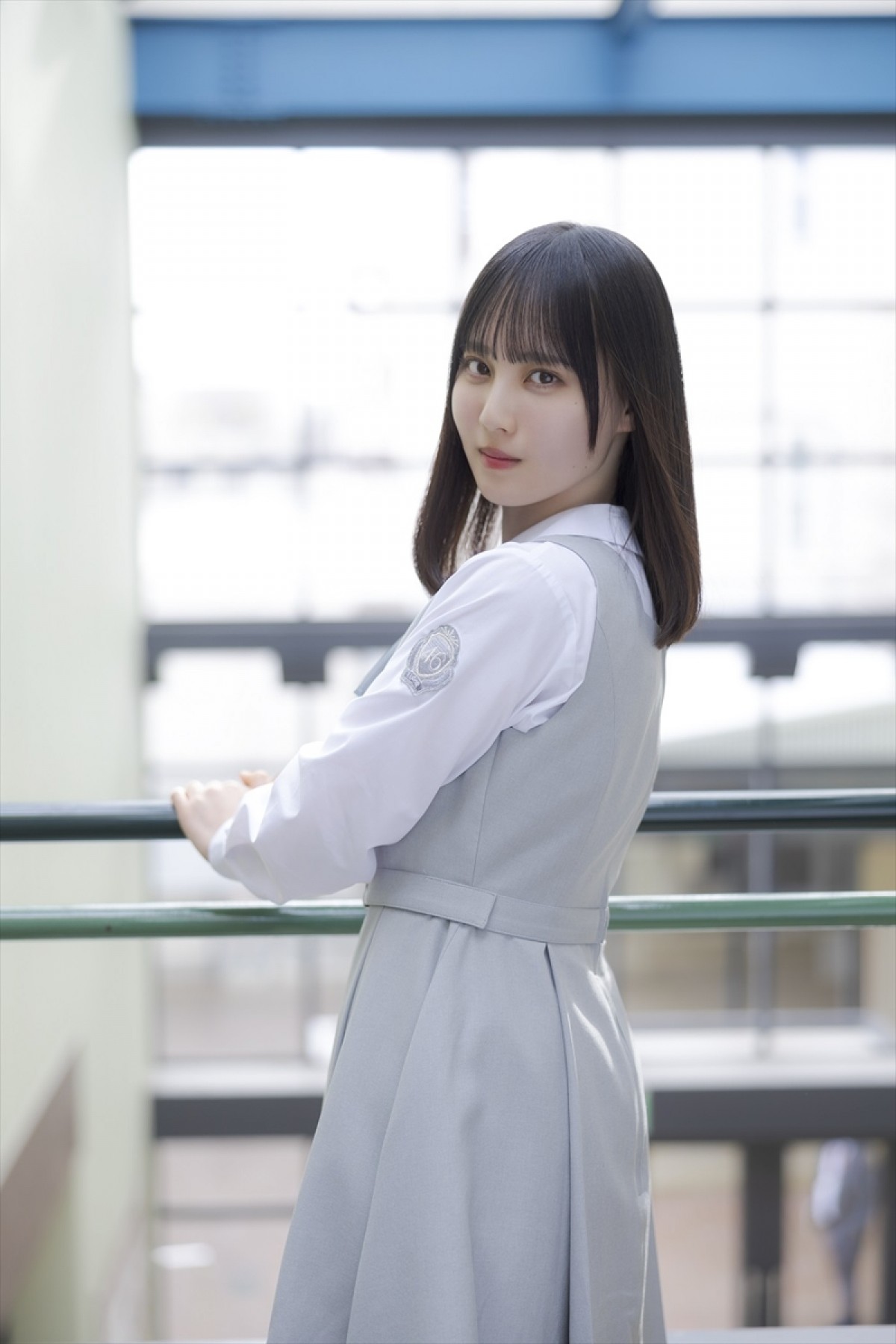 日向坂46五期生・松尾桜、蔵盛妃那乃の撮り下ろし写真&手書きプロフィール公開