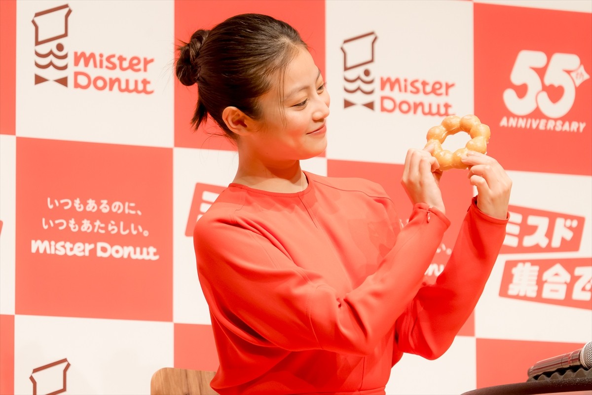 今田美桜、誕生日プレゼントのポン・デ・リングクッションに大喜び「すっごくうれしいです！」