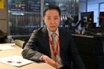 ドラマ『キャスター』に出演する音尾琢真