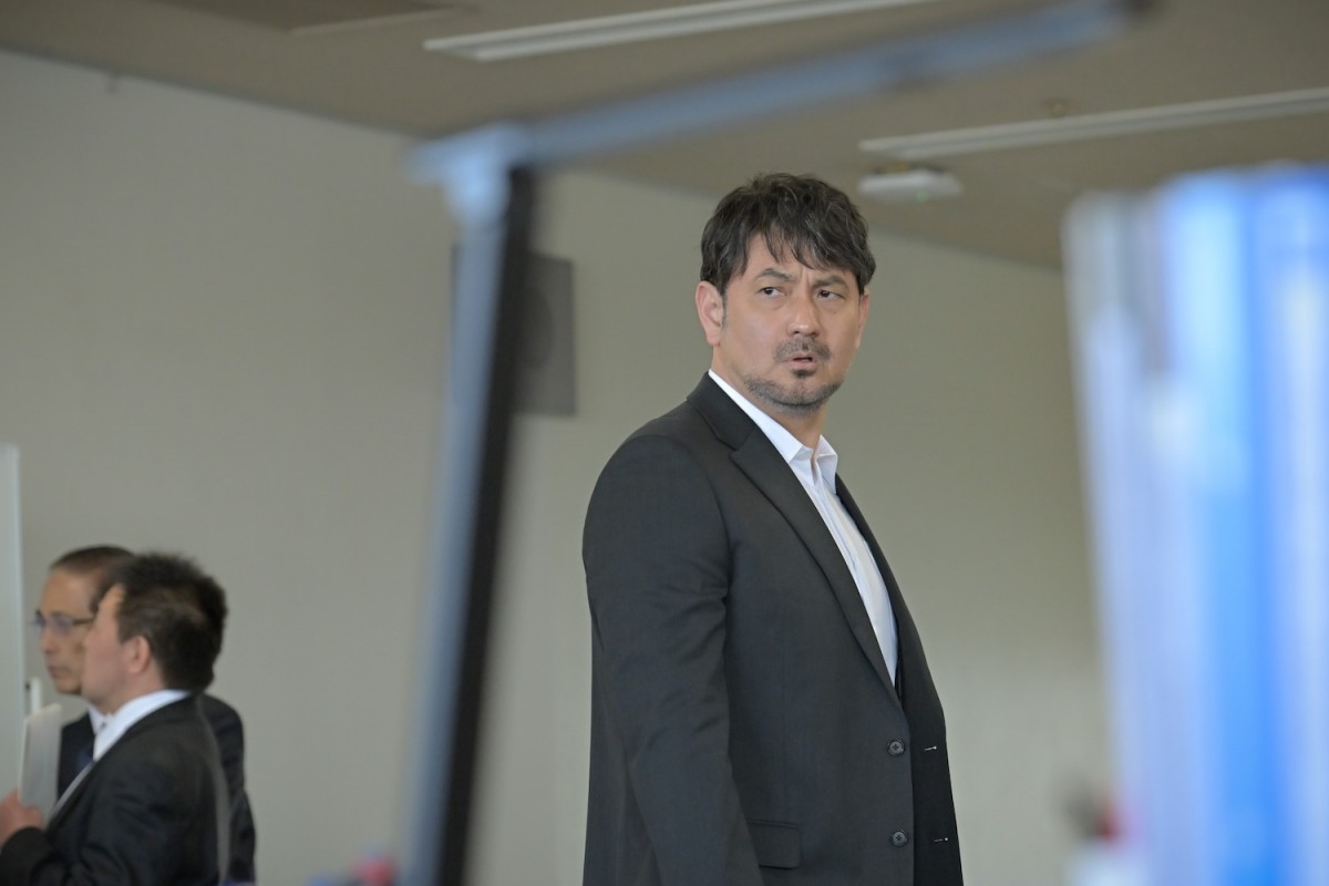 『クジャクのダンス、誰が見た？』第8話　“心麦”広瀬すず、刑事“赤沢”藤本隆宏に事件の見直しを求める