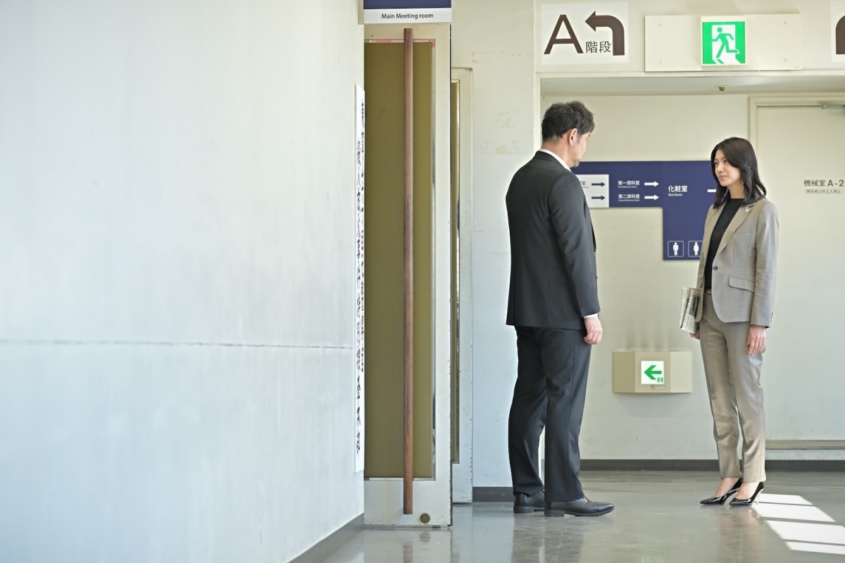 『クジャクのダンス、誰が見た？』第8話　“心麦”広瀬すず、刑事“赤沢”藤本隆宏に事件の見直しを求める