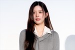 ILLIT・ミンジュ、映画『顔だけじゃ好きになりません』初日舞台挨拶に登場