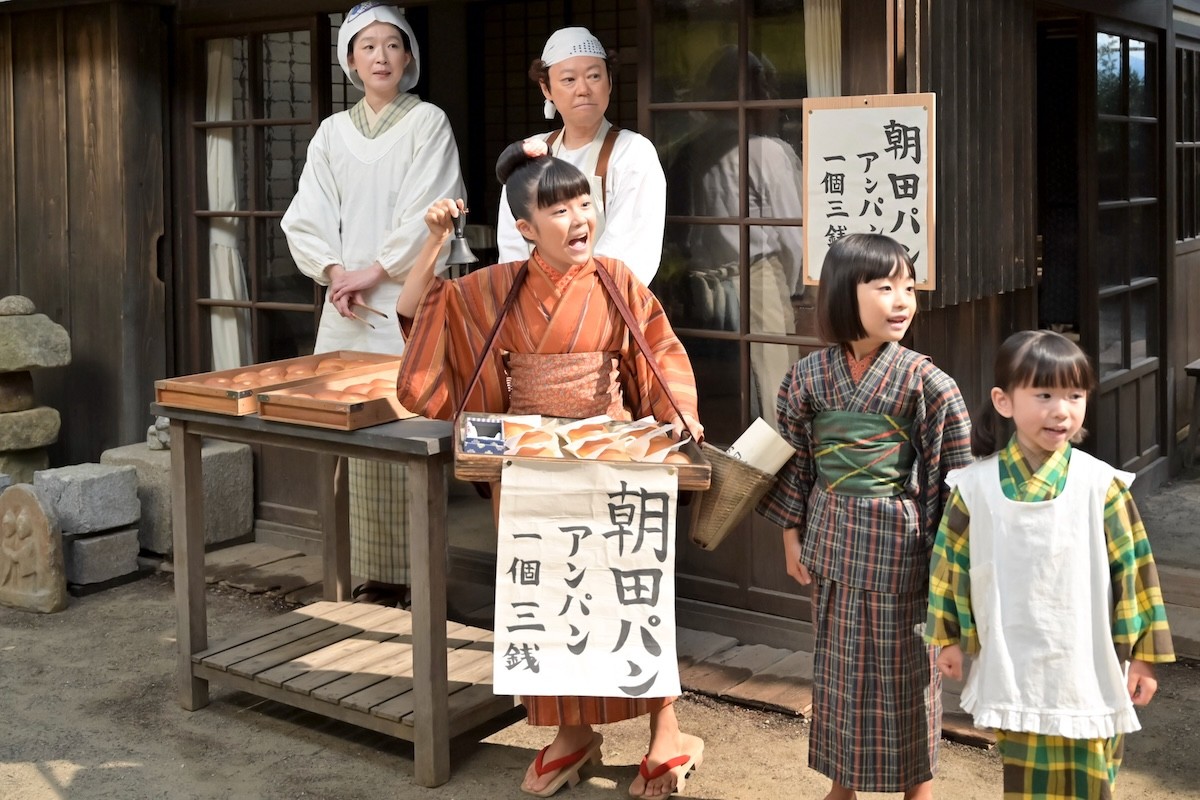 明日の『あんぱん』“嵩”木村優来、母“登美子”松嶋菜々子を探すため高知の町へ向かう
