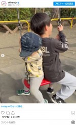 ジュニア、幼い息子たちをパシャリ　※「千原ジュニア」インスタグラム
