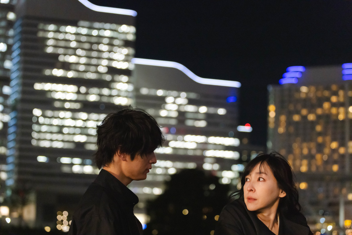 『魔物』今夜スタート　弁護士の“あやめ”麻生久美子と魅惑的な“凍也”塩野瑛久が許されない恋に堕ちる