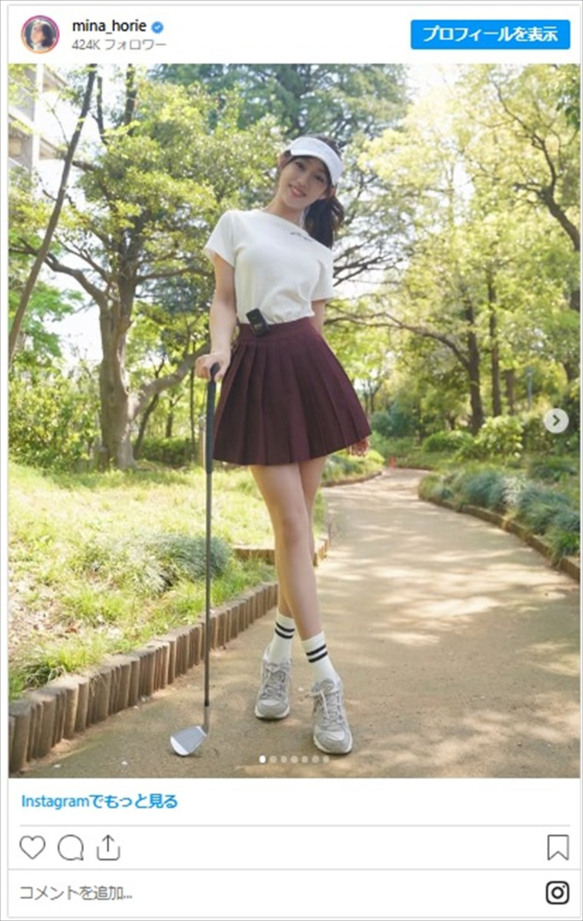 瓦割りで話題の日本一“強い”アナウンサー、美脚際立つミニスカゴルフウェアに「スタイル最高」「美しすぎるッ!!」