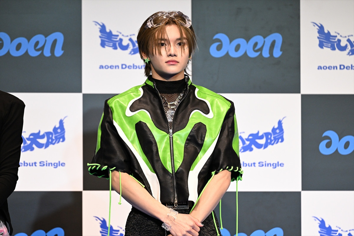 HYBE発のaoen、デビュー会見に7人で集合「一人一人違う輝きを持っている仲間」
