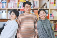 （左から）伊勢志摩、シソンヌ・じろう、池津祥子